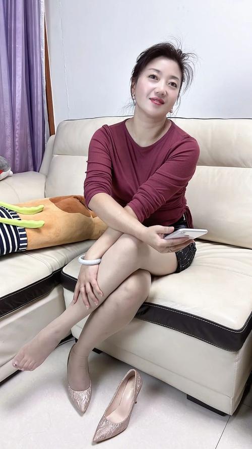 亚洲熟女少妇一二区精选内容，成熟韵味与生活情趣的视觉记录