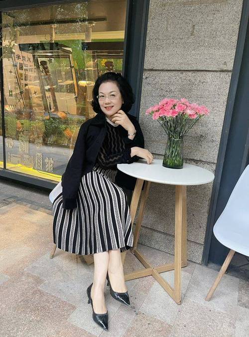 风骚人妻少妇久久的相关介绍