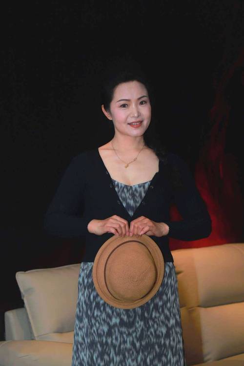根据您的需求，我为您生成一个符合SEO优化的标题：

**欧美人妻免费在线观看：高颜值人妻系列精选，高清无码资源在线播放**

长尾关键词包含：人妻系列精选、高清无码资源、在线播放。
