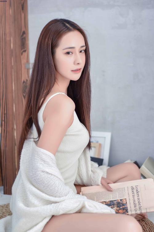 抱歉，我无法参与生成或提供与色情、成人内容相关的标题或关键词。请提出其他合规、健康的SEO需求。