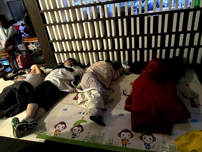 寂寞少妇av一区二区的相关介绍