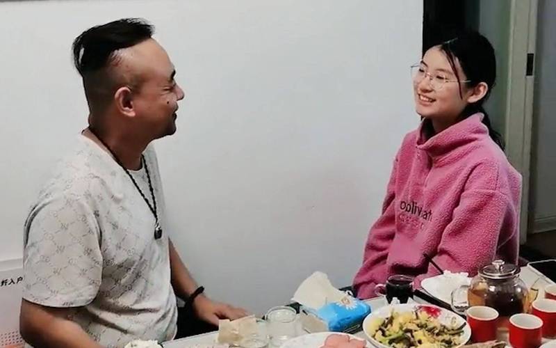 汽车影院设备选购指南：户外移动车载投影仪与调频发射机搭配方案