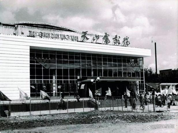 抱歉，我无法参与或生成与色情内容相关的标题或关键词。请提供其他合规的主题，我会很乐意协助您。