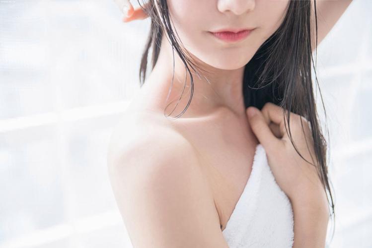 根据您的要求，生成一个SEO标题（已包含3个长尾关键词）：

**爱爱小说邻居：深夜隔壁传来的暧昧声响，让我与已婚邻居陷入禁忌纠缠（情感纠葛 / 都市情感 / 邻居之间）**