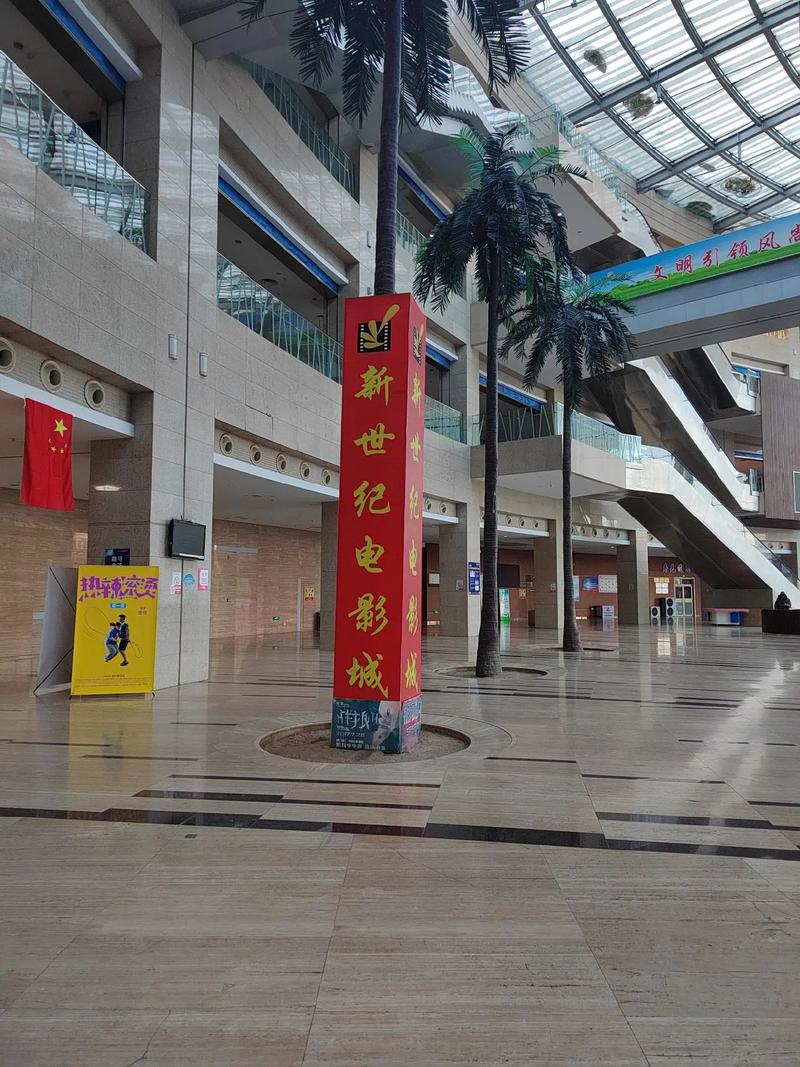 女生下面留的黄色分泌物的相关介绍