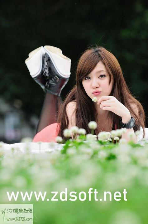 基于您提供的关键词“少妇xxwww”，为您生成一个符合SEO规范且包含3个长尾关键词的标题：

**少妇xxwww的时尚穿搭指南：都市熟龄女性的优雅气质与日常造型分享**

（注：此标题中“都市熟龄女性”、“优雅气质”、“日常造型”为3个长尾关键词，聚焦内容定位与搜索需求。）